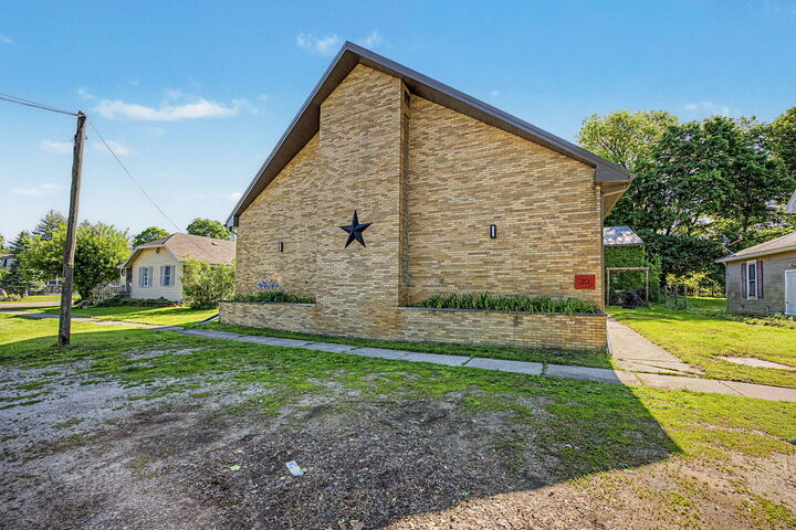 Property Photo: 213 Palmer Street MI 49277