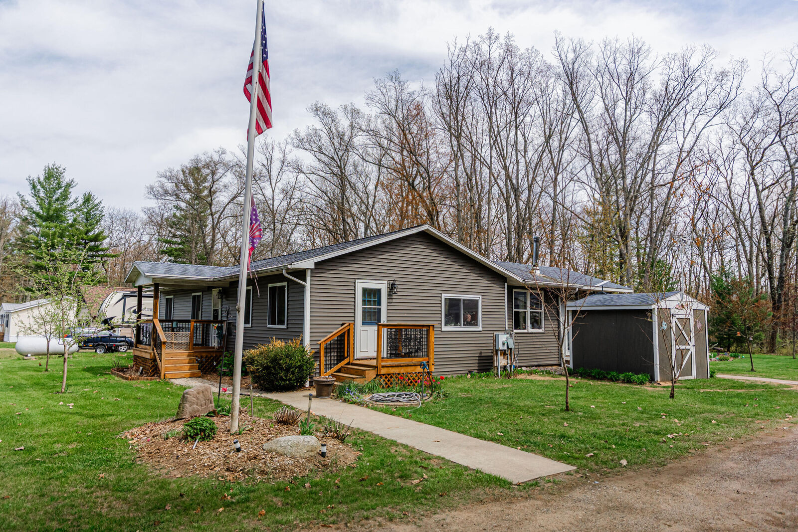 Property Photo: 3878 W Wildwood Avenue MI 49309