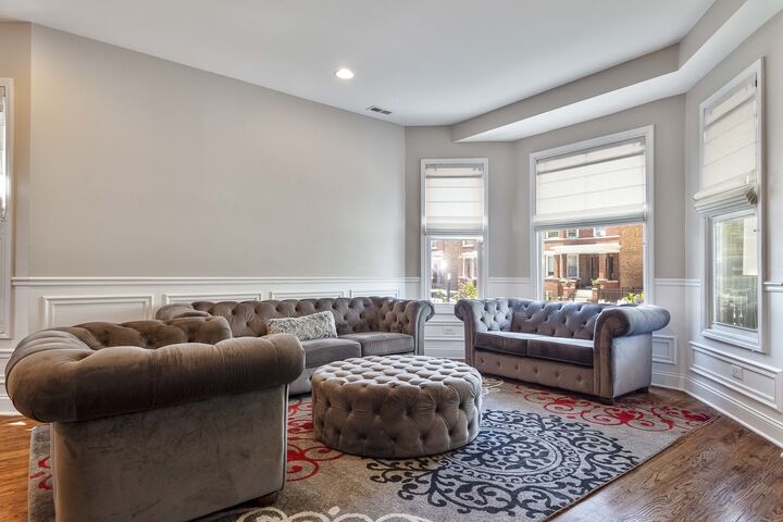 Property Photo:  2255 N Avers Avenue  IL 60647 