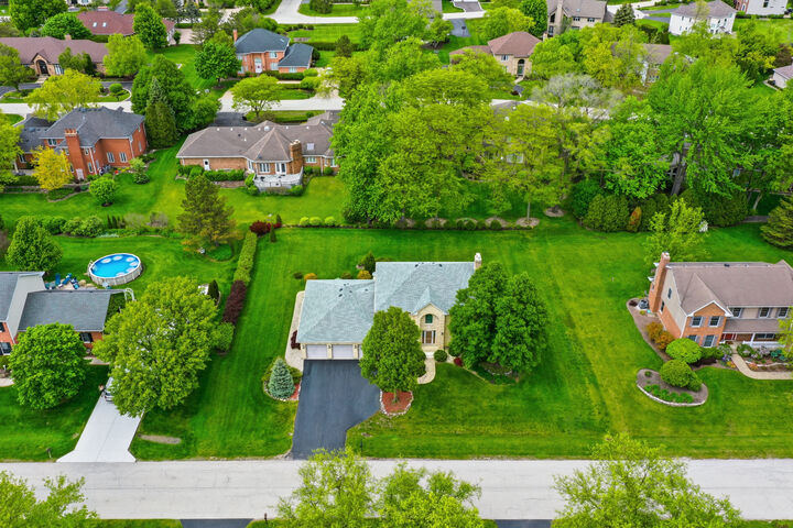 Property Photo:  406 Woodview Drive  IL 60070 