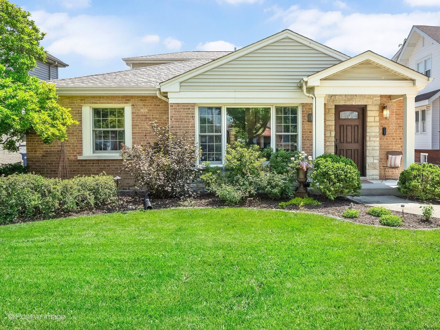 Property Photo:  1217 Newberry Avenue  IL 60526 