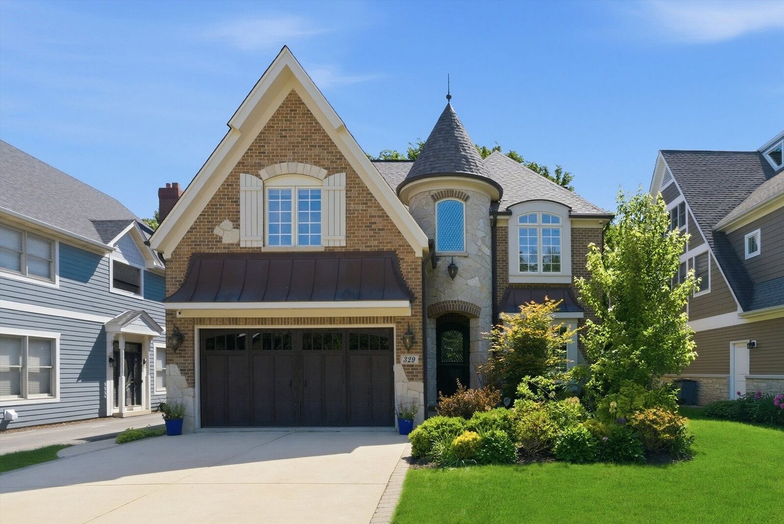 Property Photo: 329 S Kenmore Avenue IL 60126