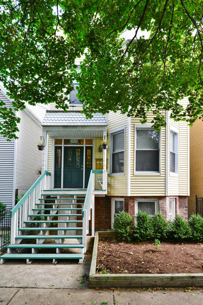 Property Photo:  1512 W School Street G  IL 60657 