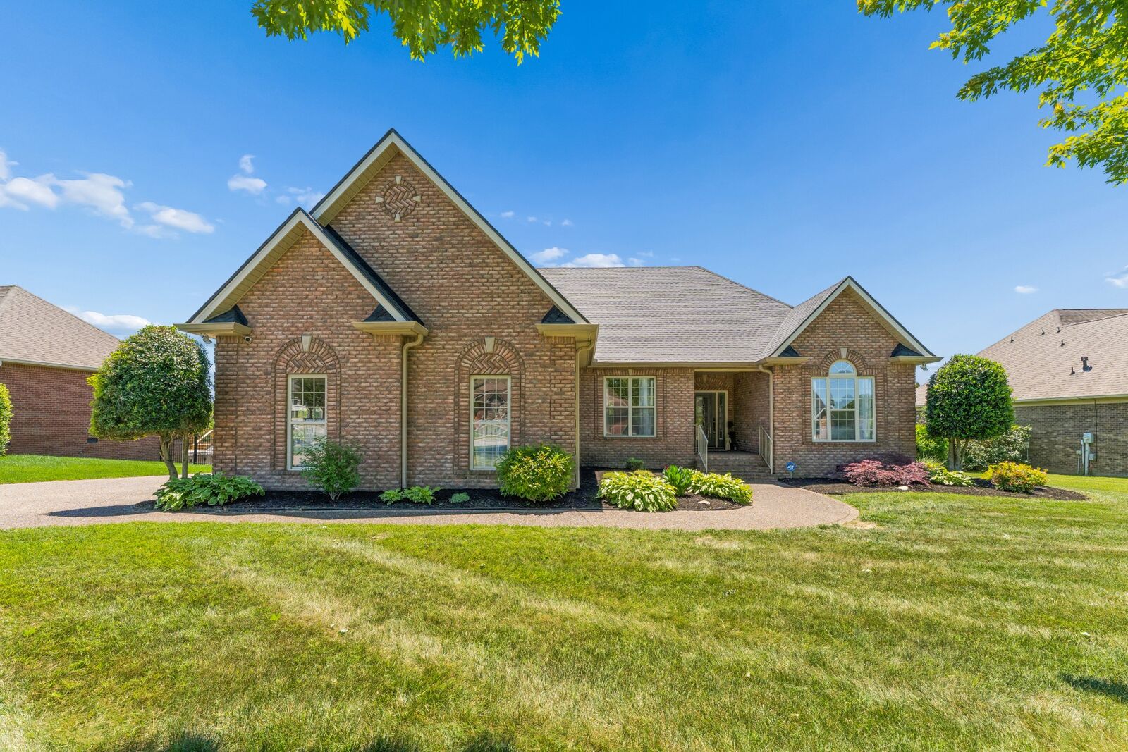 Property Photo:  1038 Briarwood Dr  TN 37048 