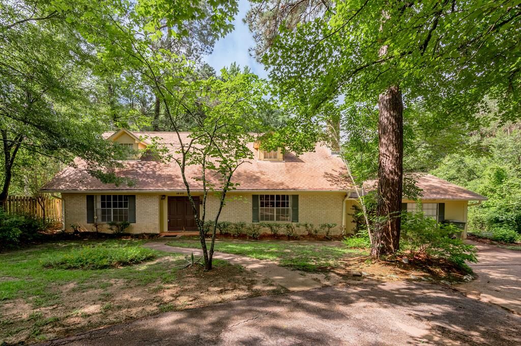 Property Photo:  1400 E Austin Street  TX 75965 