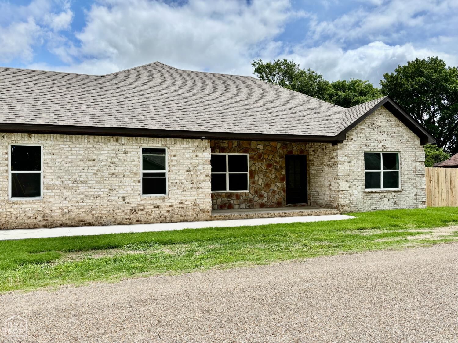 Property Photo:  418 Dixon Street  AR 72442 