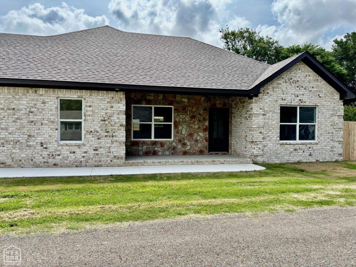 Property Photo:  418 Dixon Street  AR 72442 