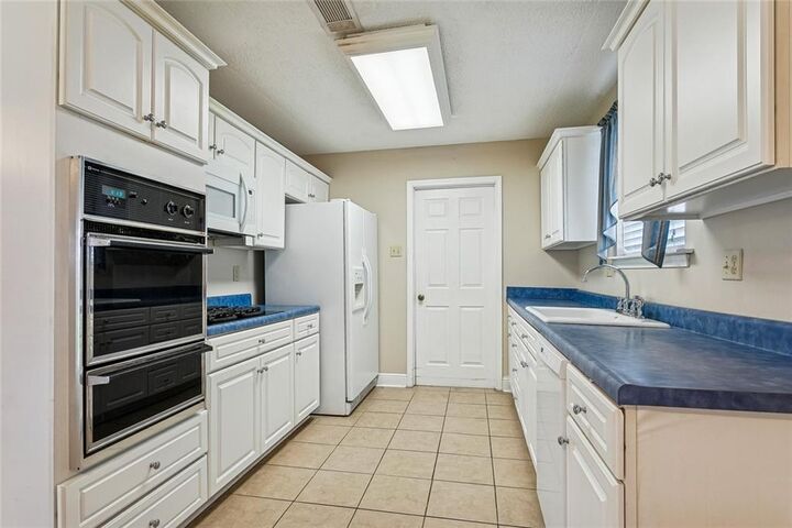 Property Photo:  1904 Richland Avenue  LA 70001 