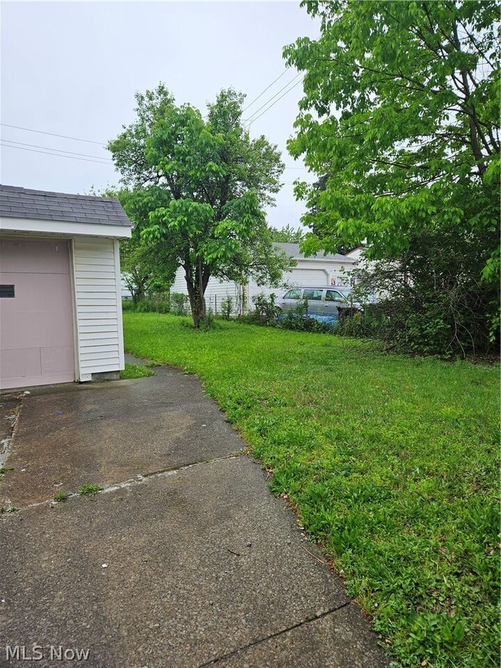 Property Photo:  48 Best Street  OH 44146 
