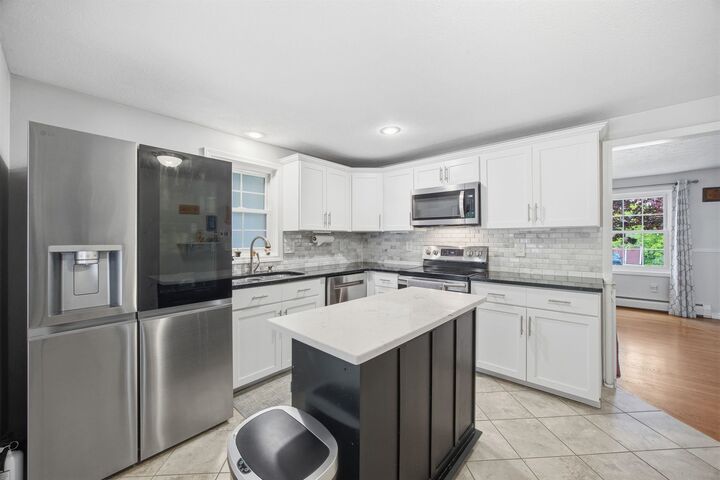 Property Photo:  9 Millstream Lane  NH 03303 