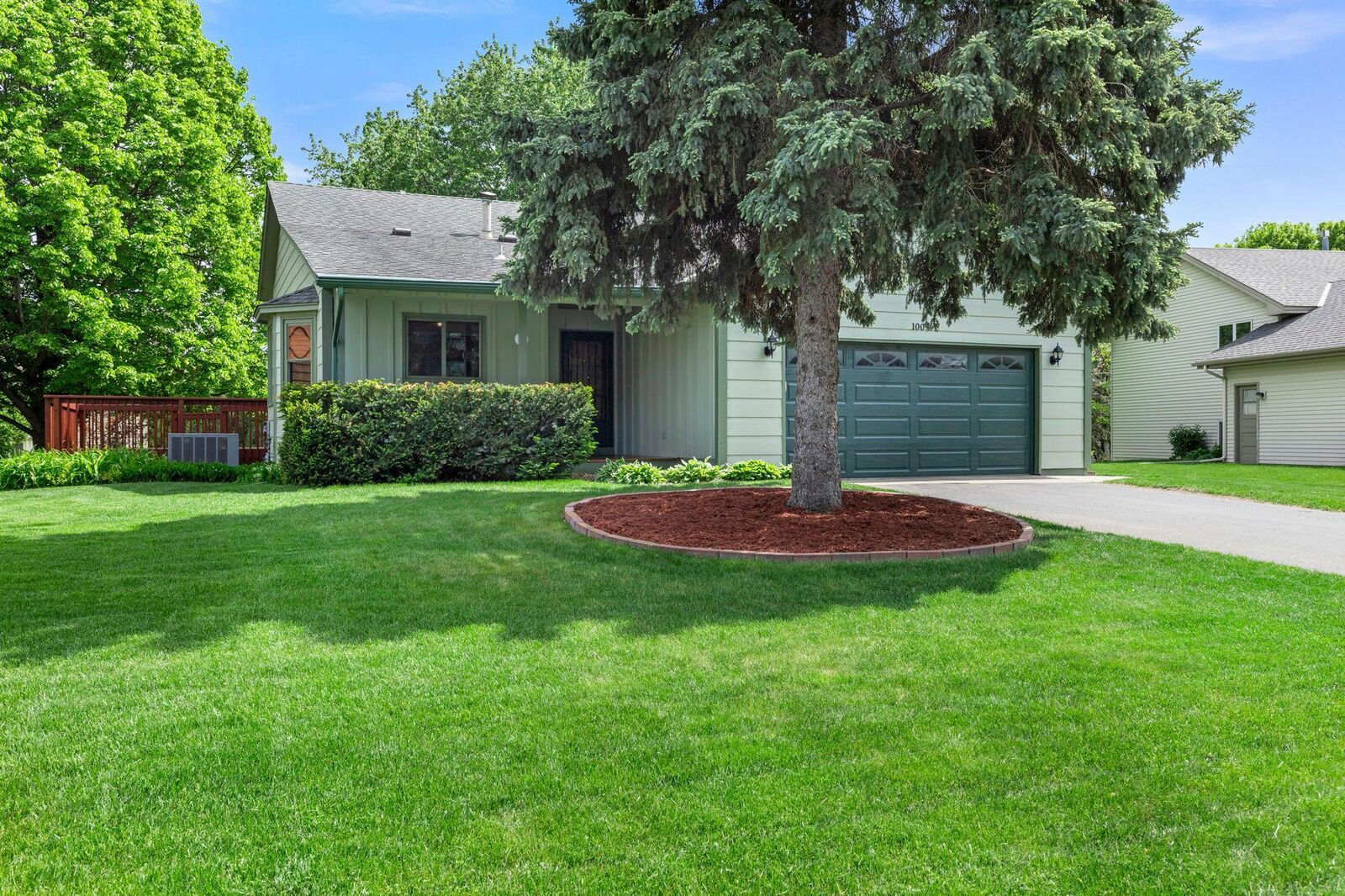 Property Photo: 1009 Gramsey Place MN 55306