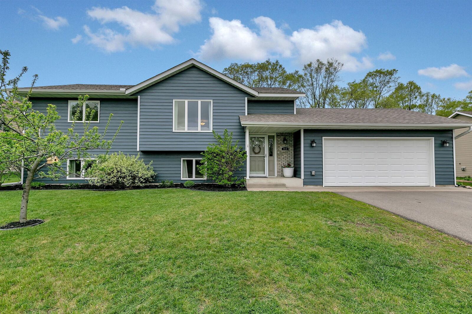 Property Photo:  913 5th Avenue E  MN 56377 
