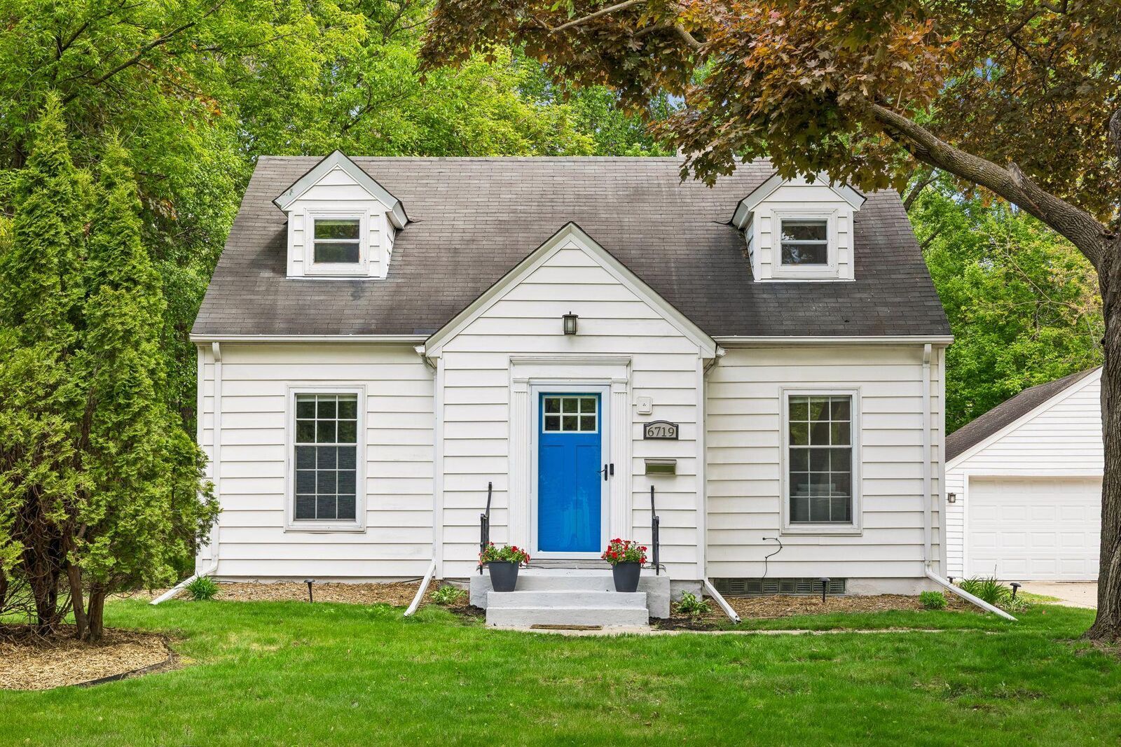 Property Photo: 6719 2nd Avenue S MN 55423
