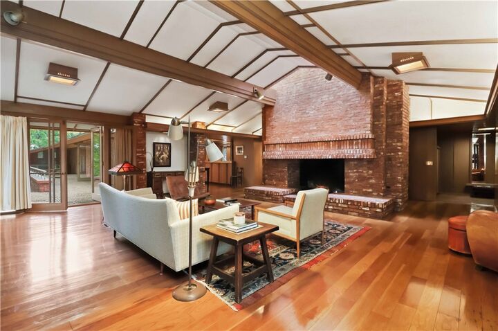 Property Photo:  951 N Pembroke Road  AR 72701 