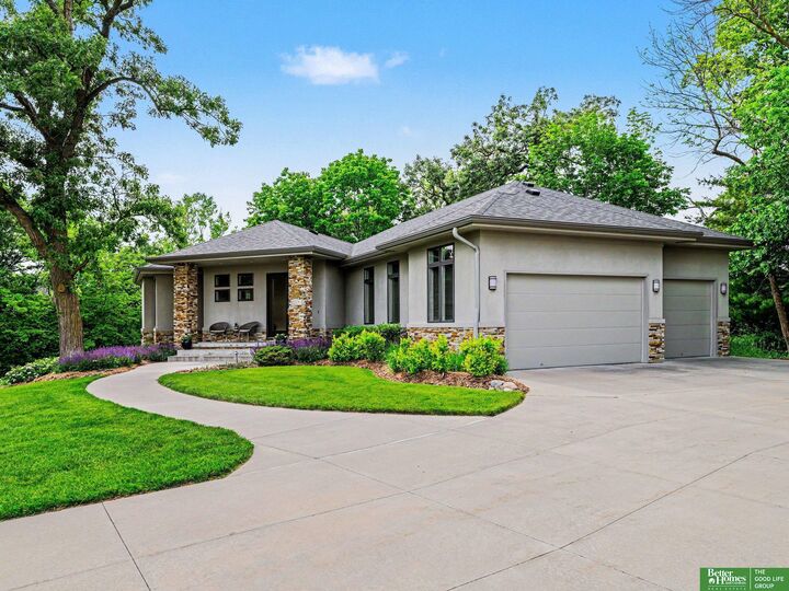 Property Photo: 10238 N 29th Court NE 68122
