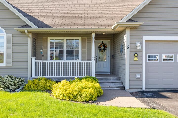 Property Photo: 5 Townview Crescent PE C0A 1H4