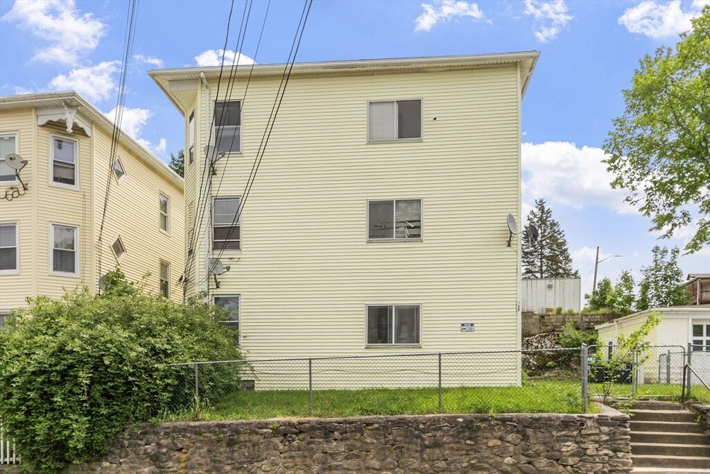 Property Photo: 125 Cross St MA 01550