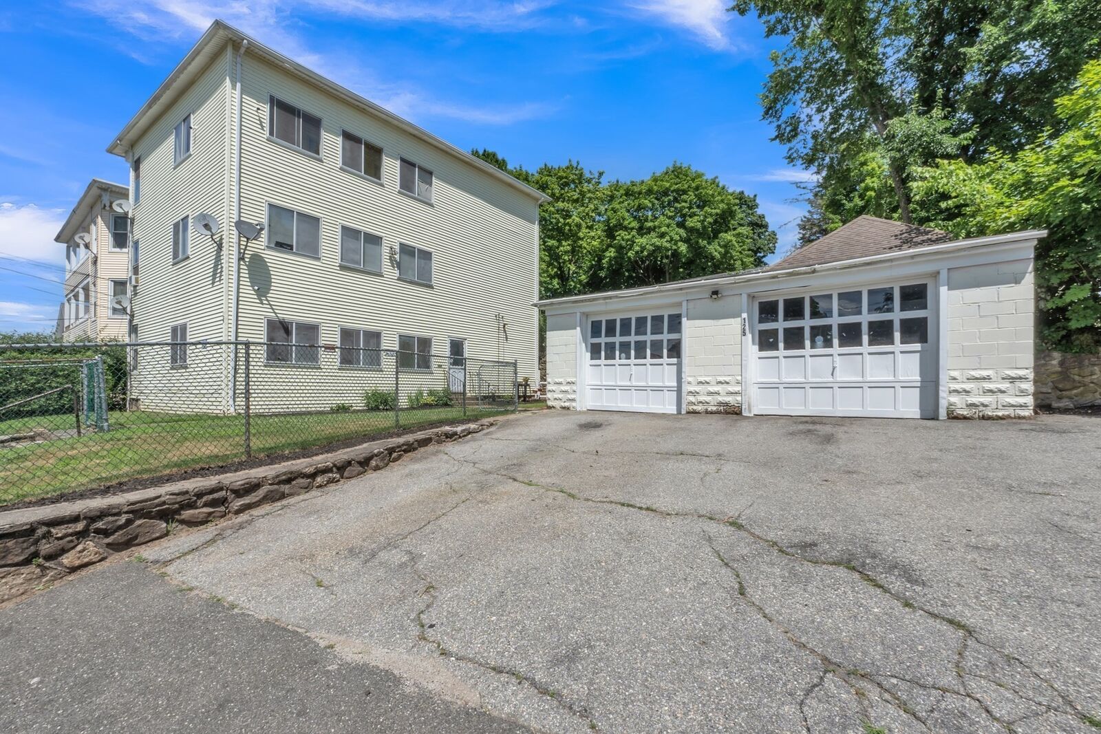 Property Photo:  125 Cross St  MA 01550 