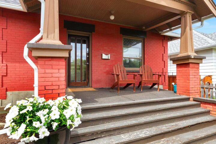 Property Photo: 2003 26A Street SW AB T3E 2B9