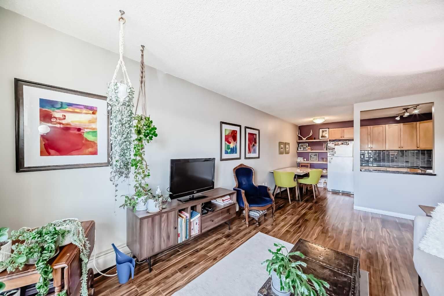 Property Photo:  823 1 Avenue NW 302  AB T2N 0A4 