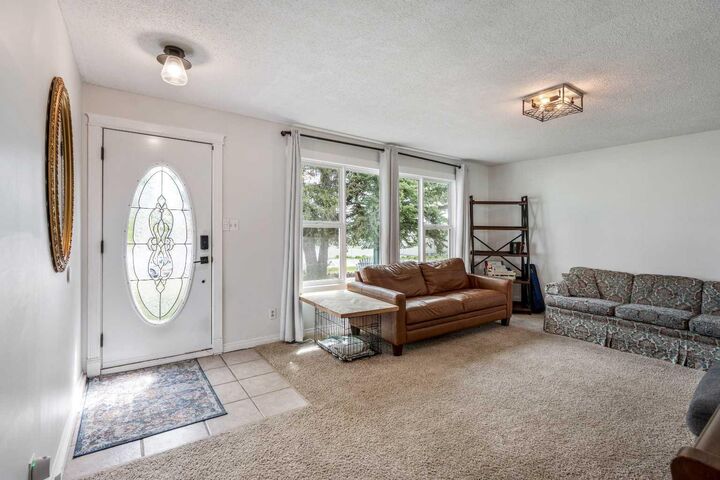 Property Photo: 447 9 Street W AB T0K 0K0