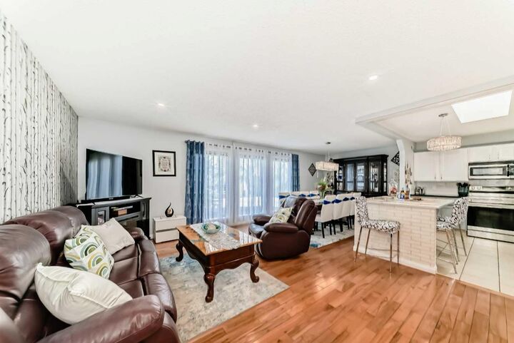 Property Photo: 43 Beaconsfield Way NW AB T3K 1W9