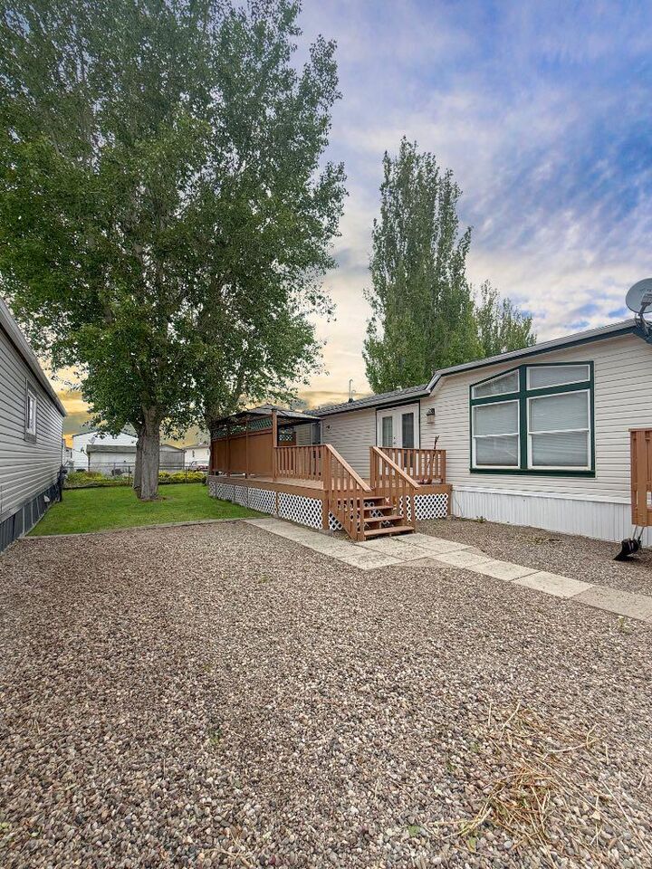 Property Photo:  1712 23st Street 20  AB T1M 1E3 