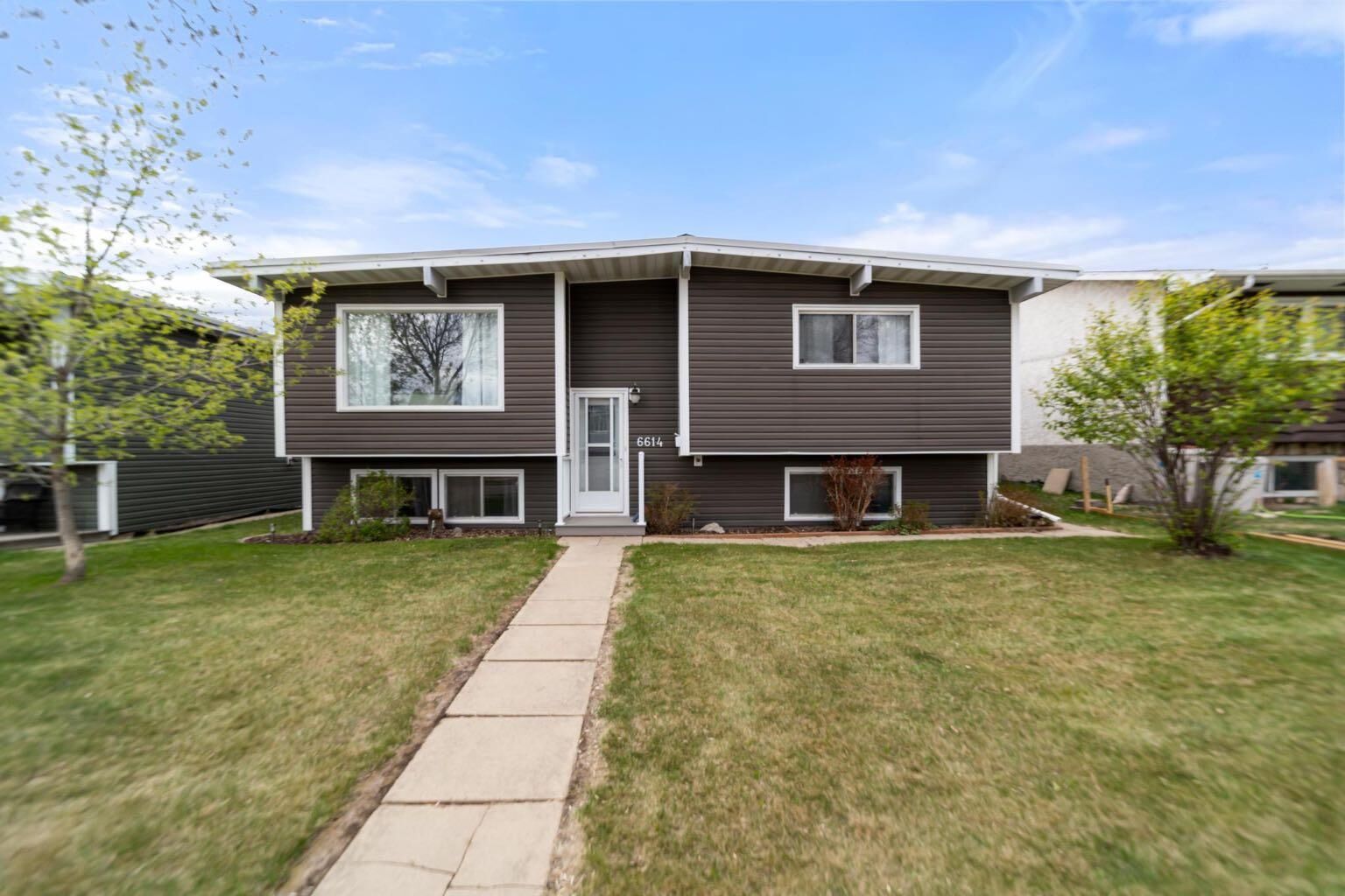 Property Photo:  6614 44B Avenue  AB T4V 2V5 