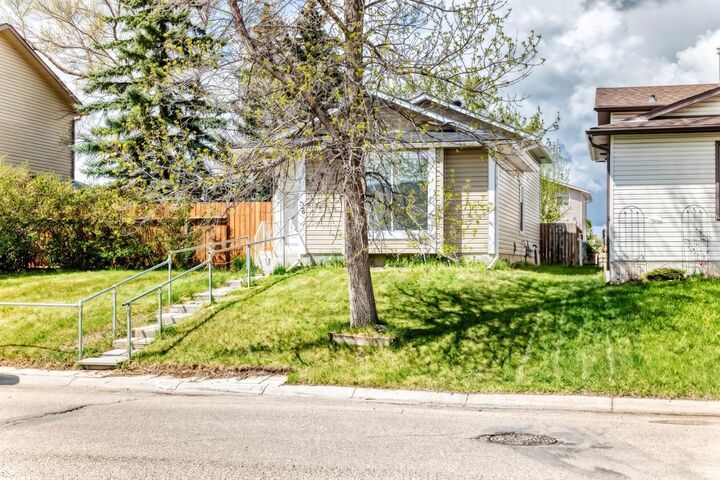 Property Photo: 36 Castleglen Way NE AB T3J 1T3