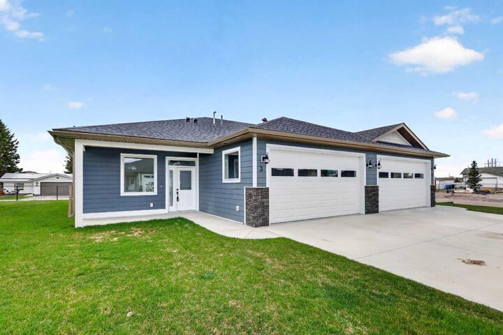 Property Photo:  610 4 Avenue SW 3  AB T0M 1X0 