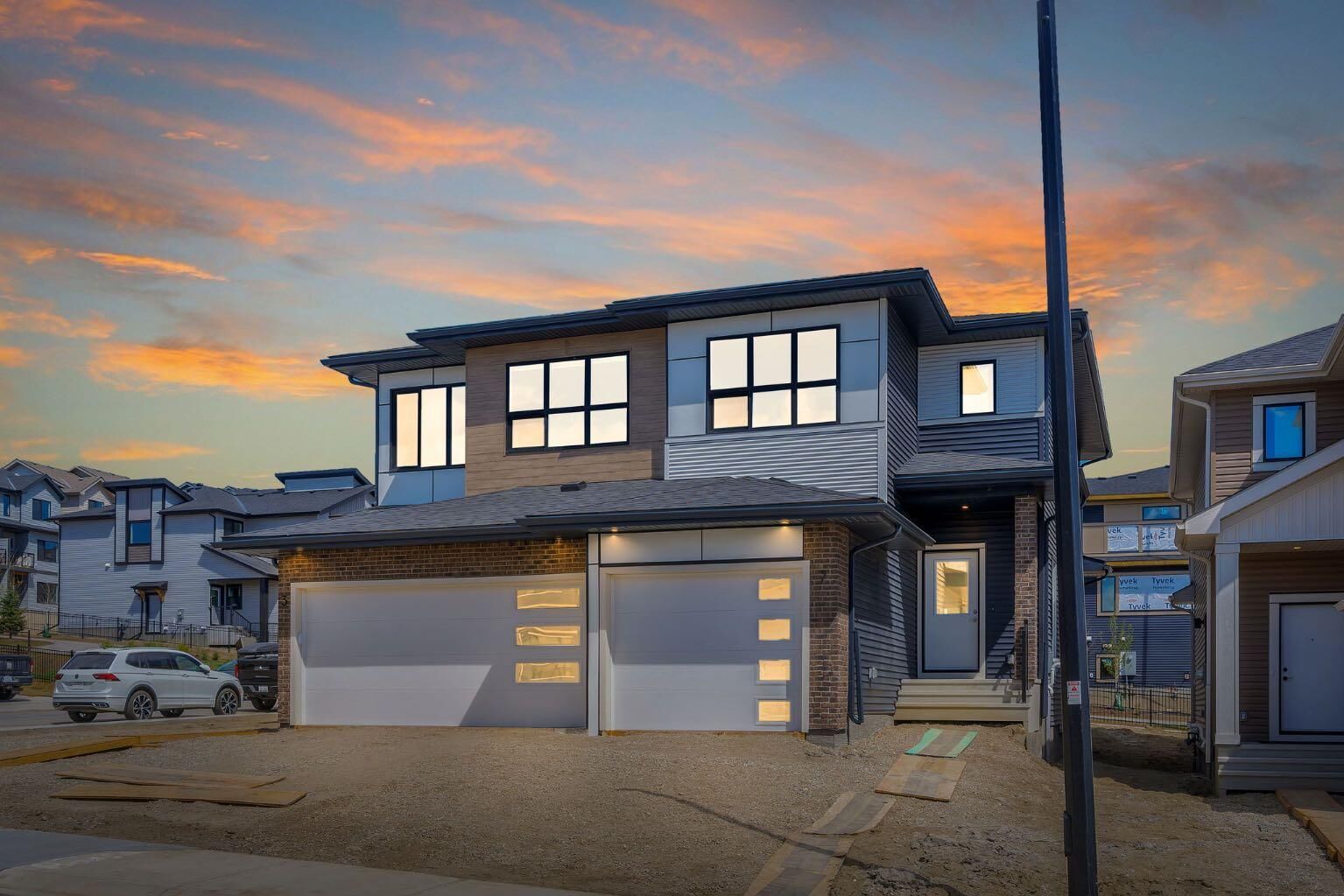 Property Photo: 7 Heritage Heath AB T4C 3K8