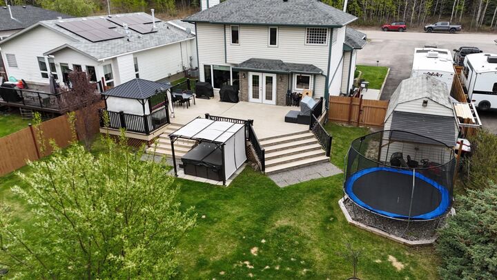 Property Photo: 150 Hallam Drive AB T7V 2C3