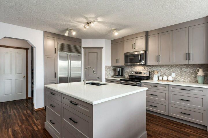 Property Photo: 2 Springbank Crescent SW AB T3H 3S8