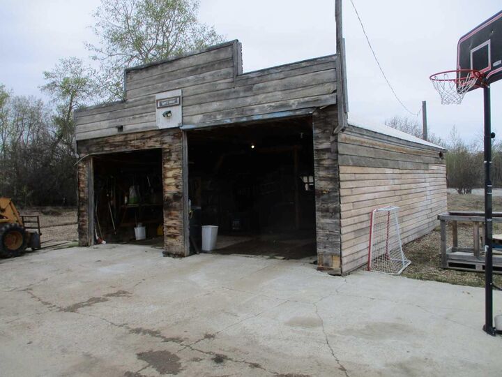 Property Photo:  935004 Rge Rd 232  AB T0H 2B0 