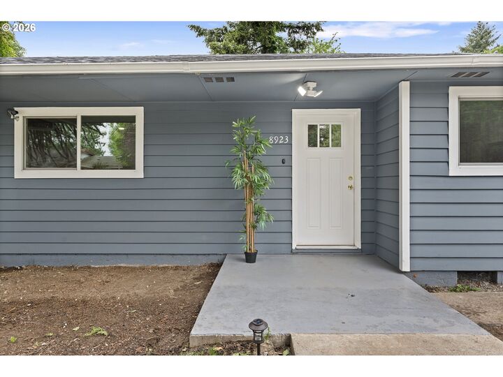 Property Photo:  8923 SE Clinton St  OR 97266 