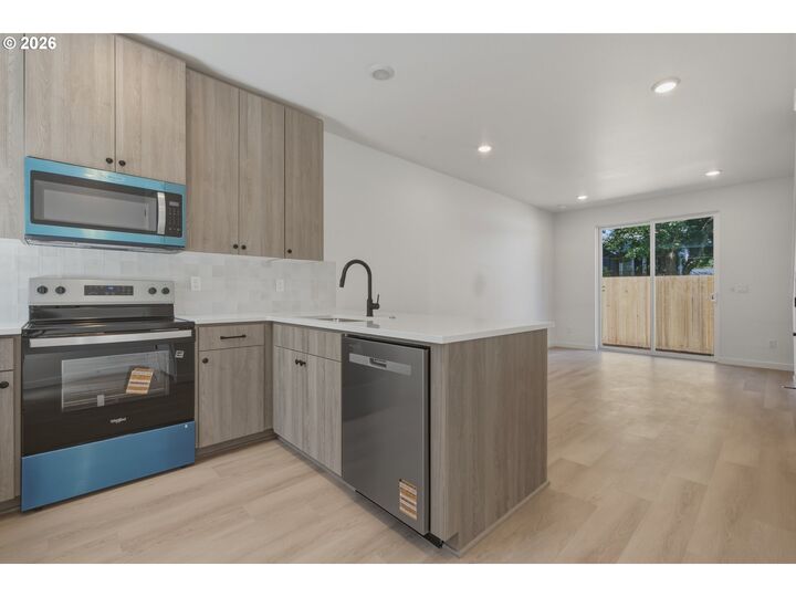 Property Photo: 6181 N Albina Ave 5 OR 97217