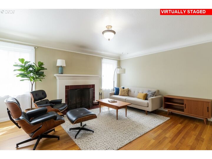Property Photo:  232 NE Russet St  OR 97211 