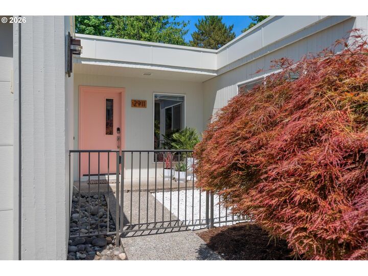 Property Photo:  2911 SW Plum Ct  OR 97219 