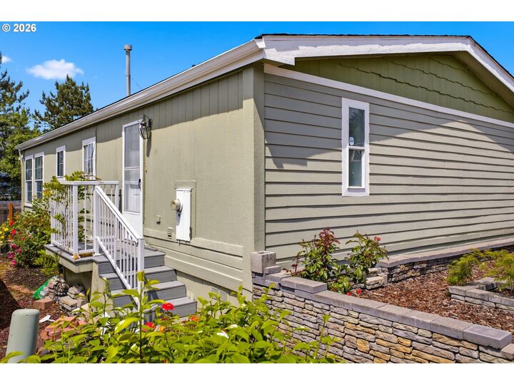 Property Photo: 851 SW Sunset Way 28 OR 97060