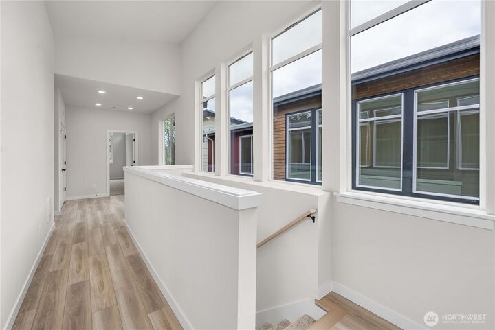 Property Photo:  4039  Aberdeen Way NE  WA 98056 