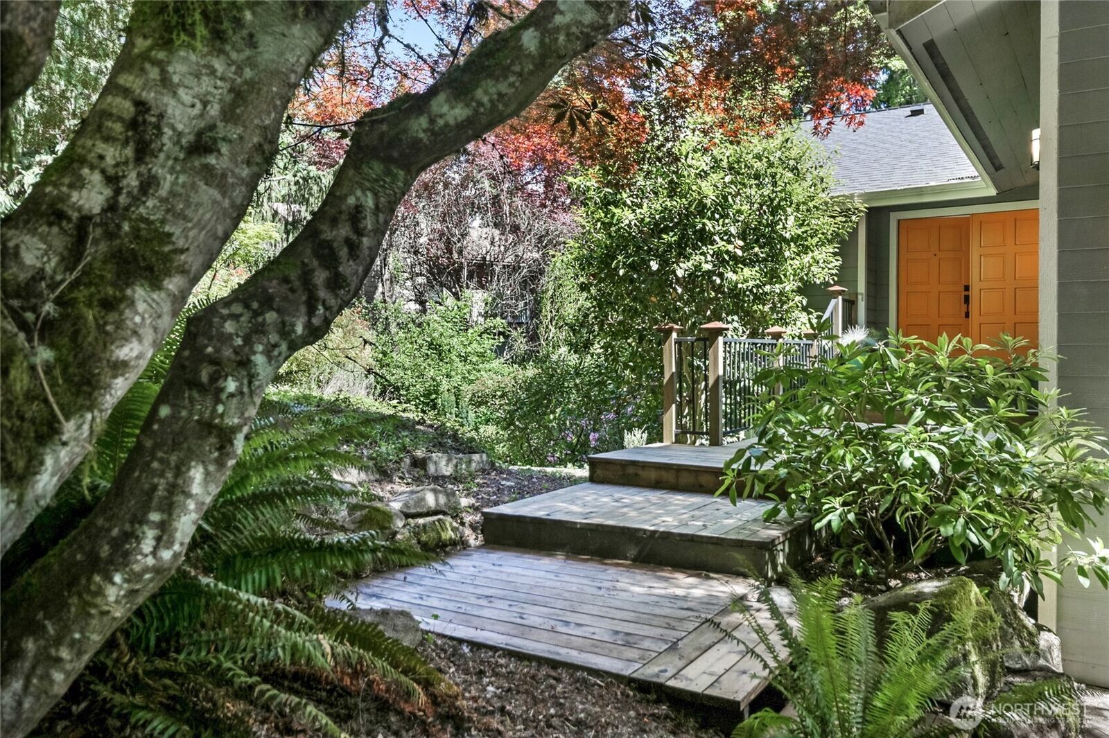 Property Photo: 760 W Sunset Way WA 98027