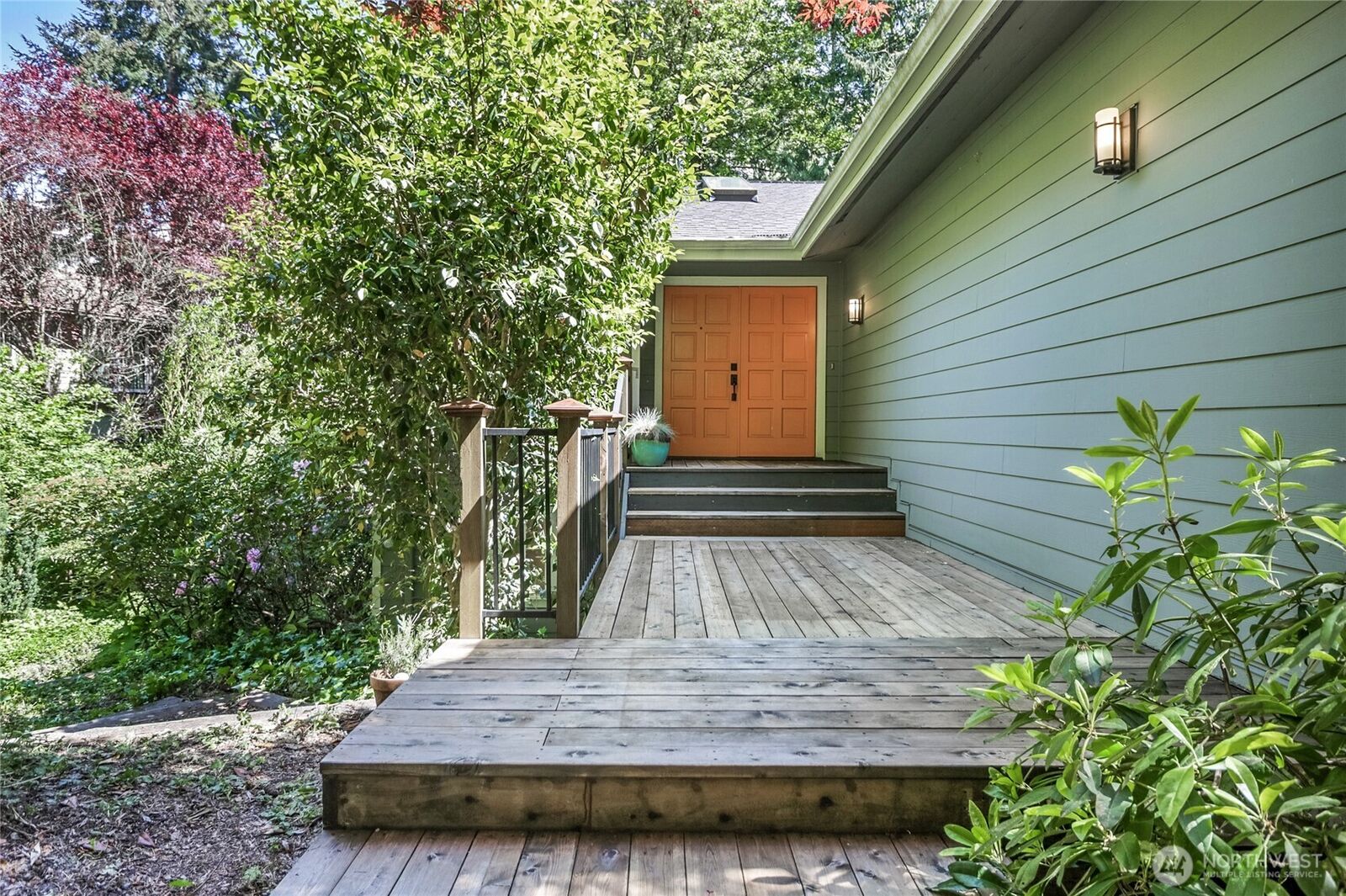 Property Photo:  760 W Sunset Way  WA 98027 