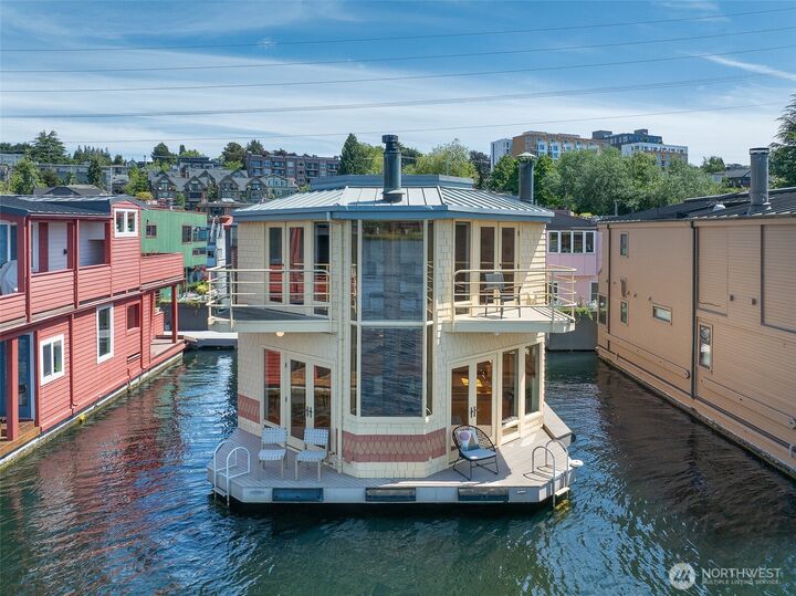 Property Photo: 10 E Roanoke Street 8 WA 98102