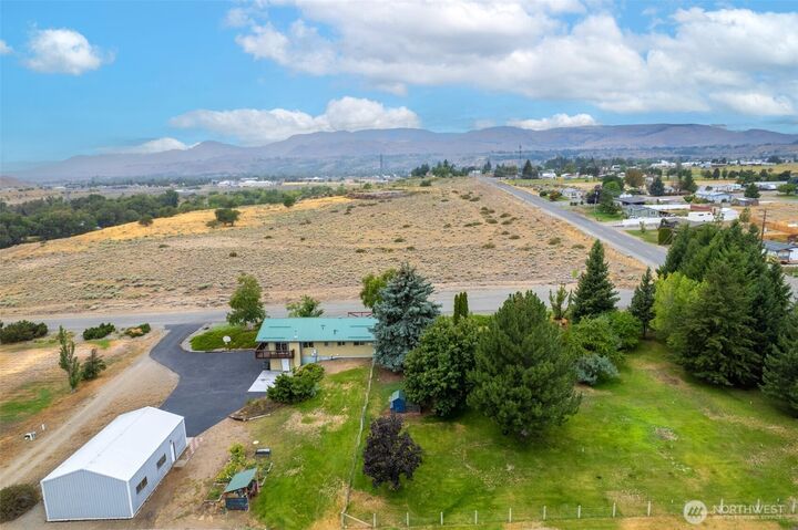 Property Photo: 5 Parkway Street W WA 98841