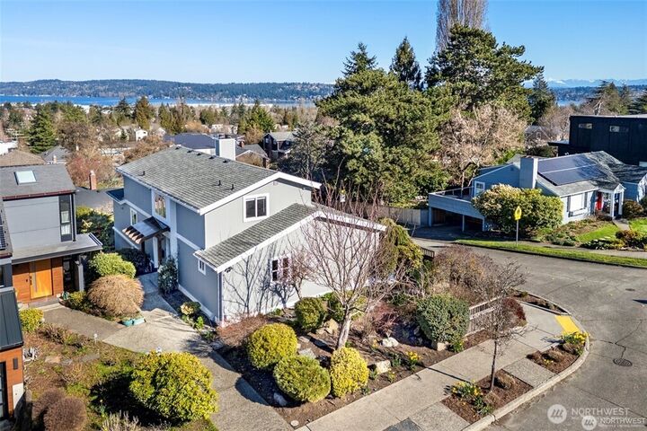 Property Photo:  6001  60th Avenue NE  WA 98115 