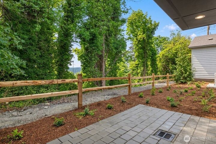 Property Photo:  4411  21st Avenue SW  WA 98106 