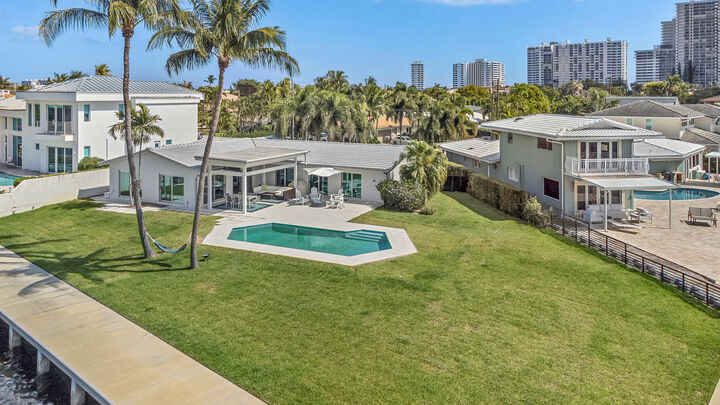 Property Photo:  35 Castle Harbor Isle Drive  FL 33308 
