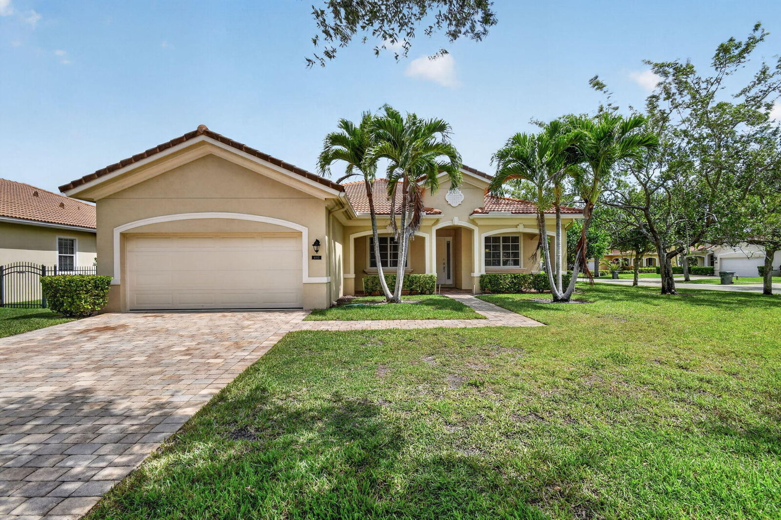 Property Photo: 6810 Osage Circle FL 33413