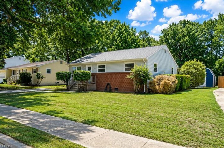 Property Photo:  1532 Adams Cir  VA 23663 