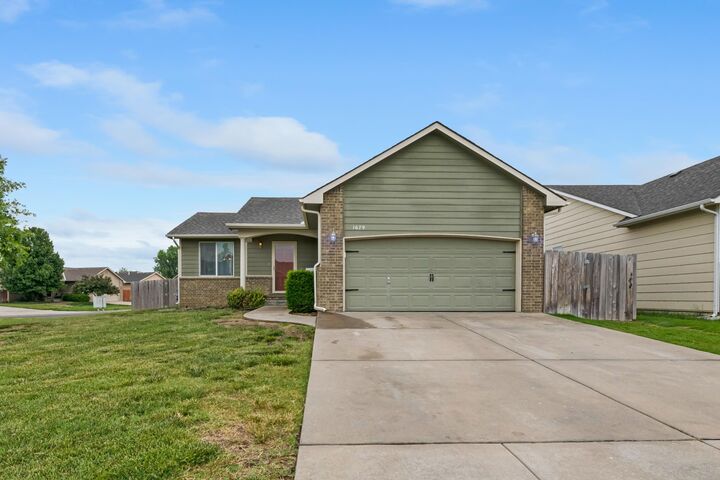Property Photo:  1679 S Lynnrae Ct  KS 67207 